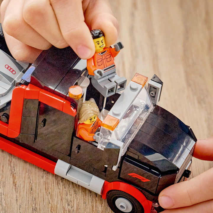 City - F1® Display Truck with Audi F1® Race Car