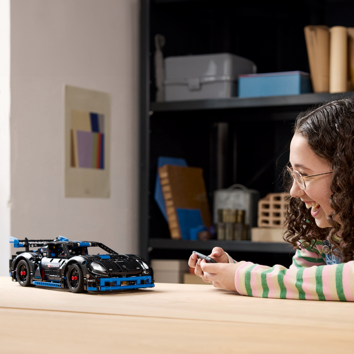 Technic - Porsche GT4 e-Performance Race Car 42176
