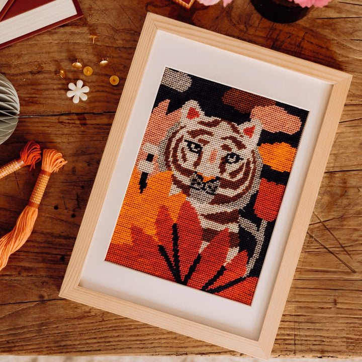 Djeco Atelier 64 - Needlepoint - Wild Cat