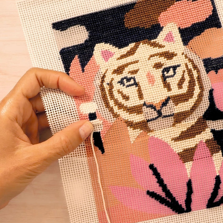 Djeco Atelier 64 - Needlepoint - Wild Cat